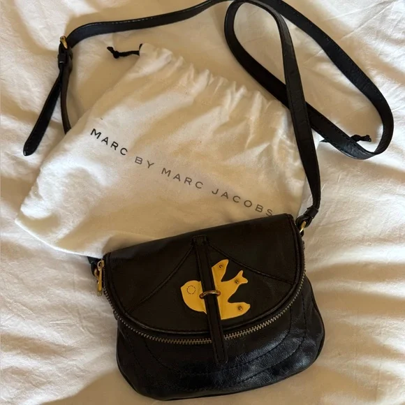 Marc by Marc Jacobs Vintage Black Leather Crossbody bag with Bird Accent - Picture 2 of 13
